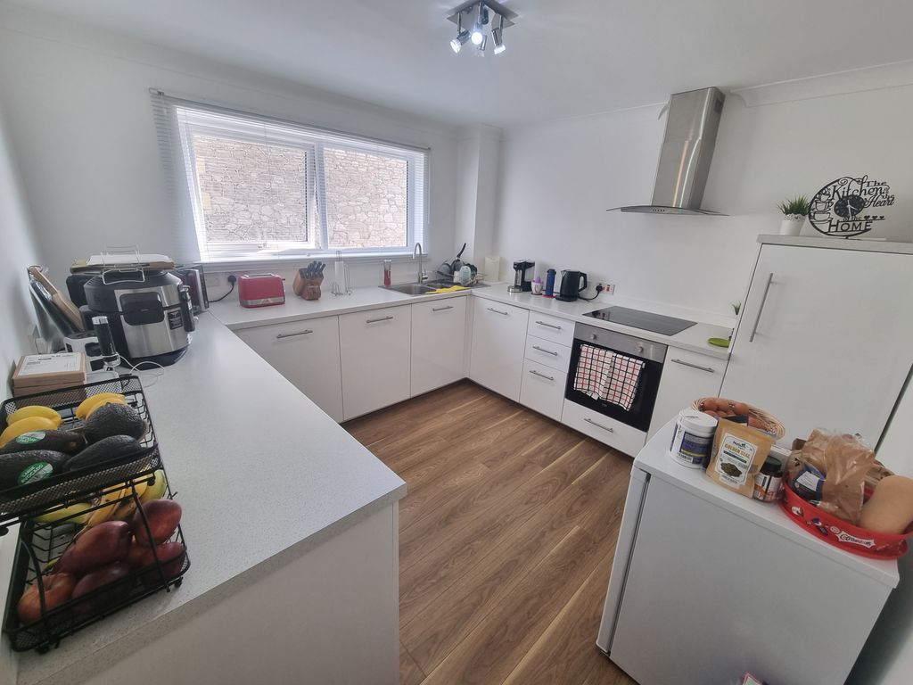 Property photo 2 of 8 Kitchen
