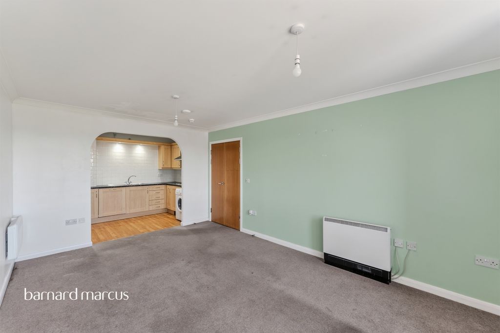 Property photo 2 of 18