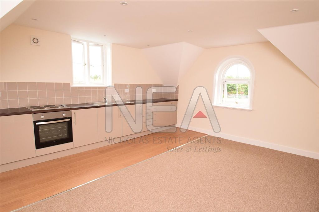 Property photo 2 of 8 Living Room/ Kitchen