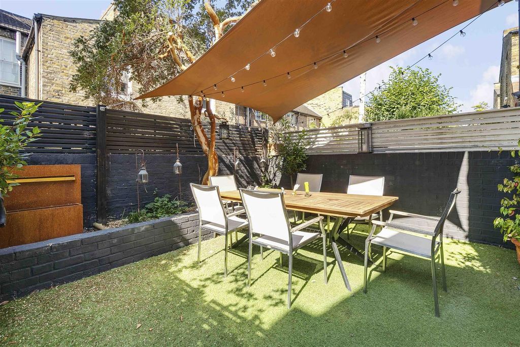 Property photo 3 of 17