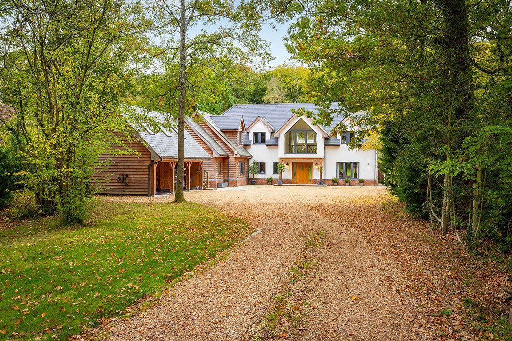 Property photo 1 of 40 House. Partnership