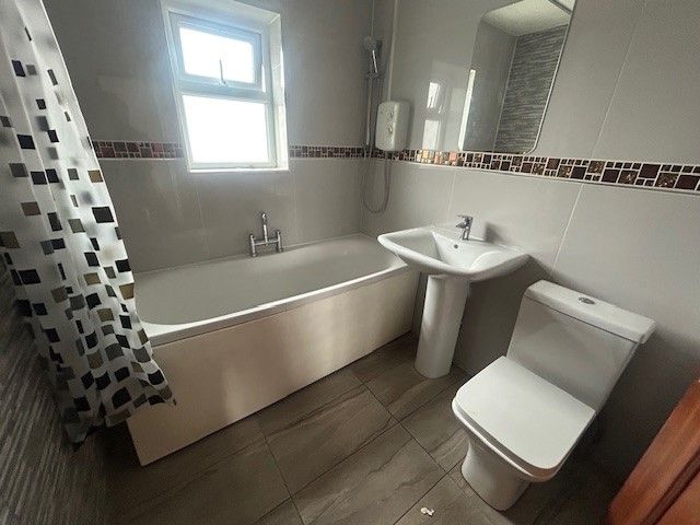 Property photo 3 of 7 Bathroom