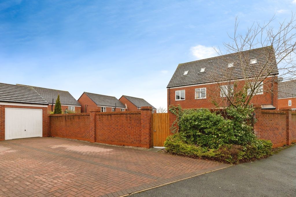 Property photo 1 of 24 Driveway And Garage