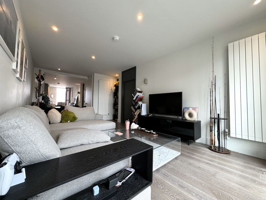 Property photo 1 of 15 Two Bedroom Penthouse To Rent