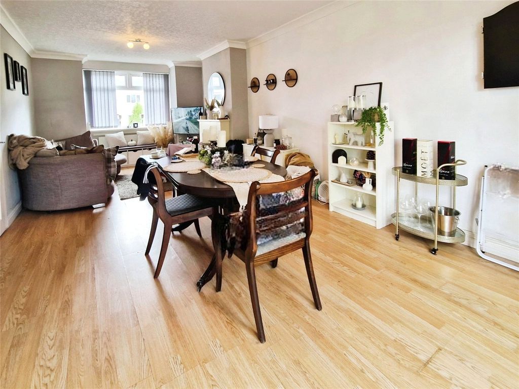 Property photo 3 of 14 Picture No. 12