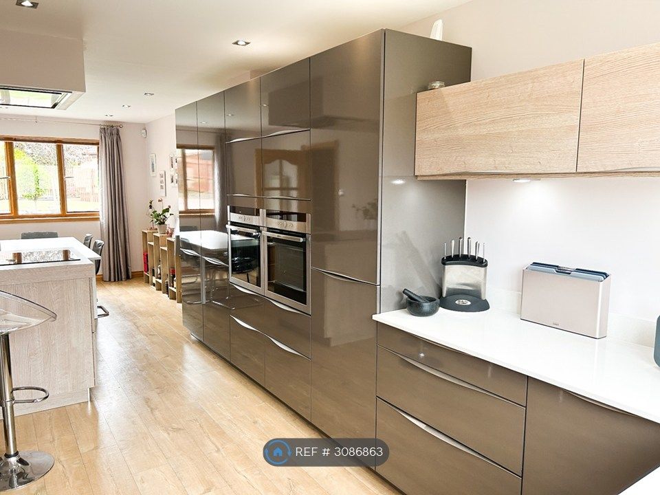 Property photo 2 of 26