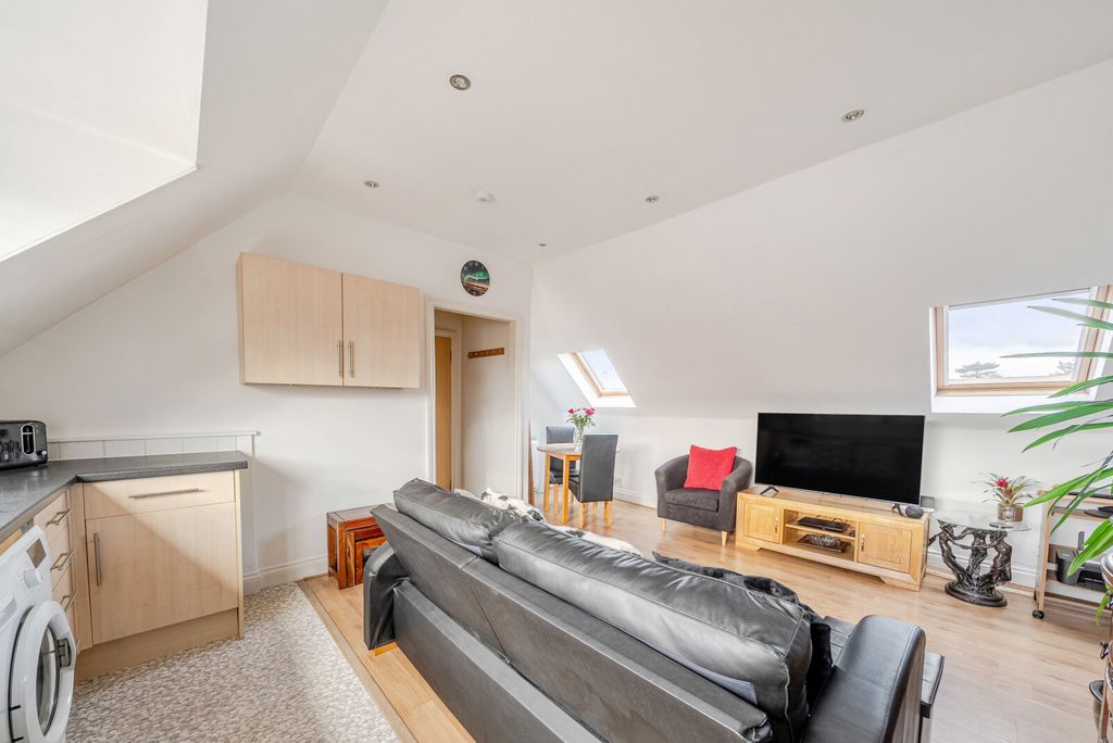 Property photo 3 of 13 Picture 3