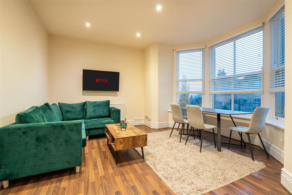 Property photo 2 of 15 Flat 2, 11 Lawson .Jpg