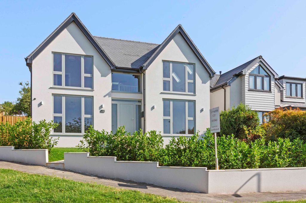 Property photo 1 of 32 12 Hillside, Marlow, Sl7 3Jy (Low Res)-12