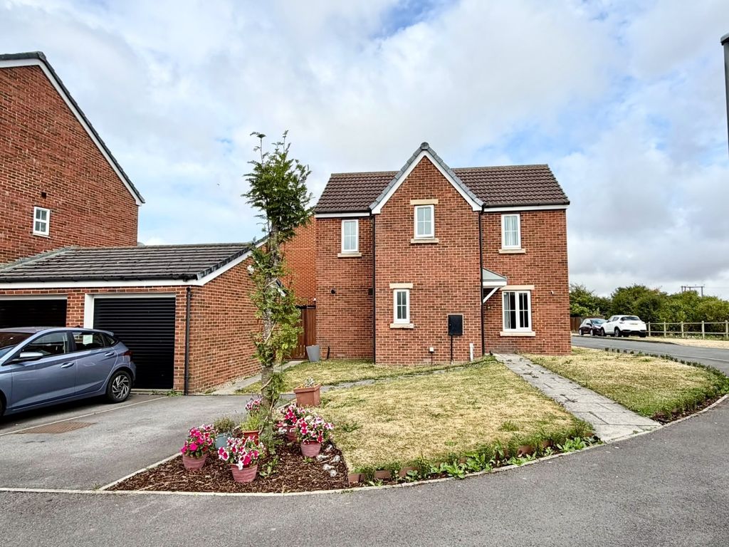 Property photo 1 of 19 F018Fb89-0817-473c-80E7-31A48c9d753F