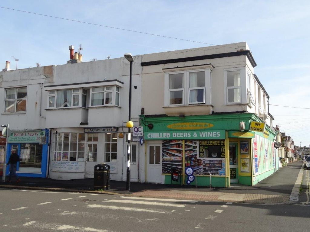 Property photo 1 of 6 Main Flat To Let In Bognor Regis (Main)