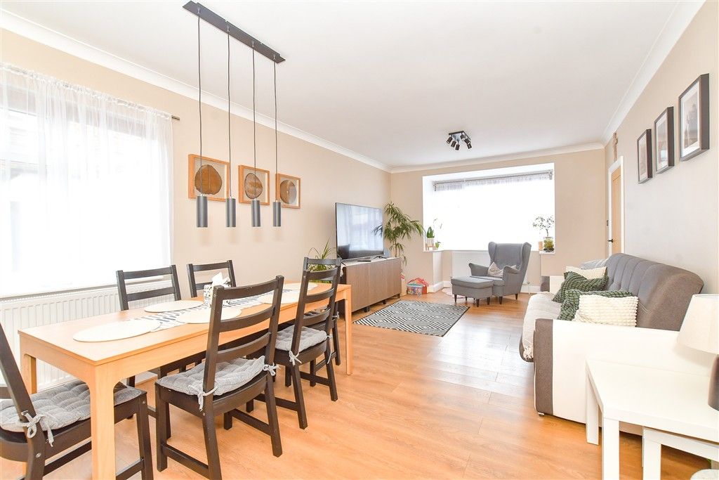 Property photo 3 of 12 Lounge/Diner