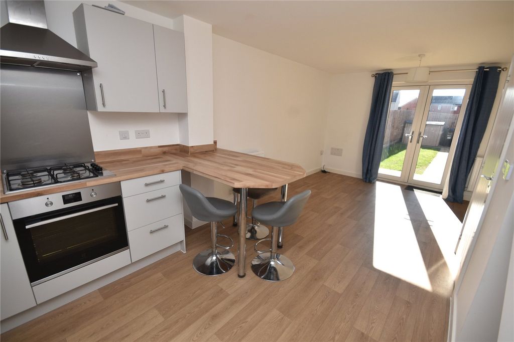 Property photo 2 of 12 Kitchen/Lounge