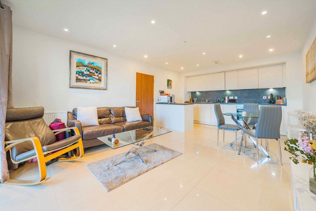 Property photo 3 of 8