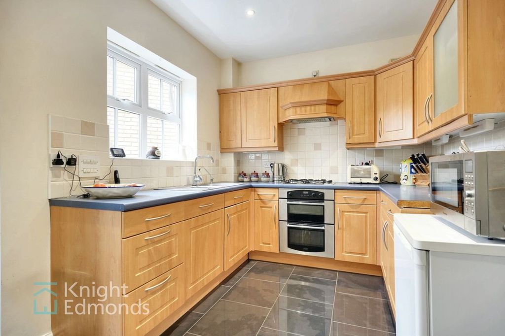 Property photo 1 of 11 Kitchen