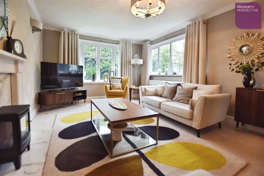 Property photo 2 of 13 Lounge