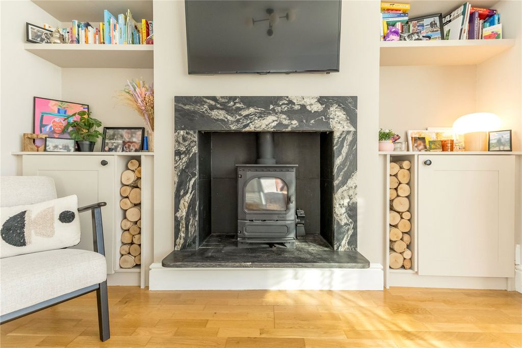 Property photo 3 of 22 Lounge