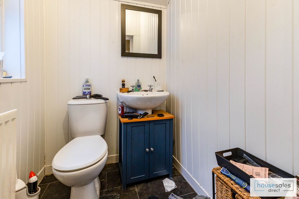 Property photo 3 of 4