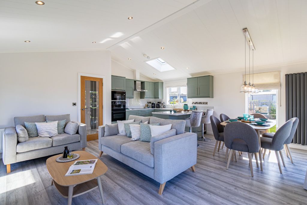 Property photo 3 of 33 4576242