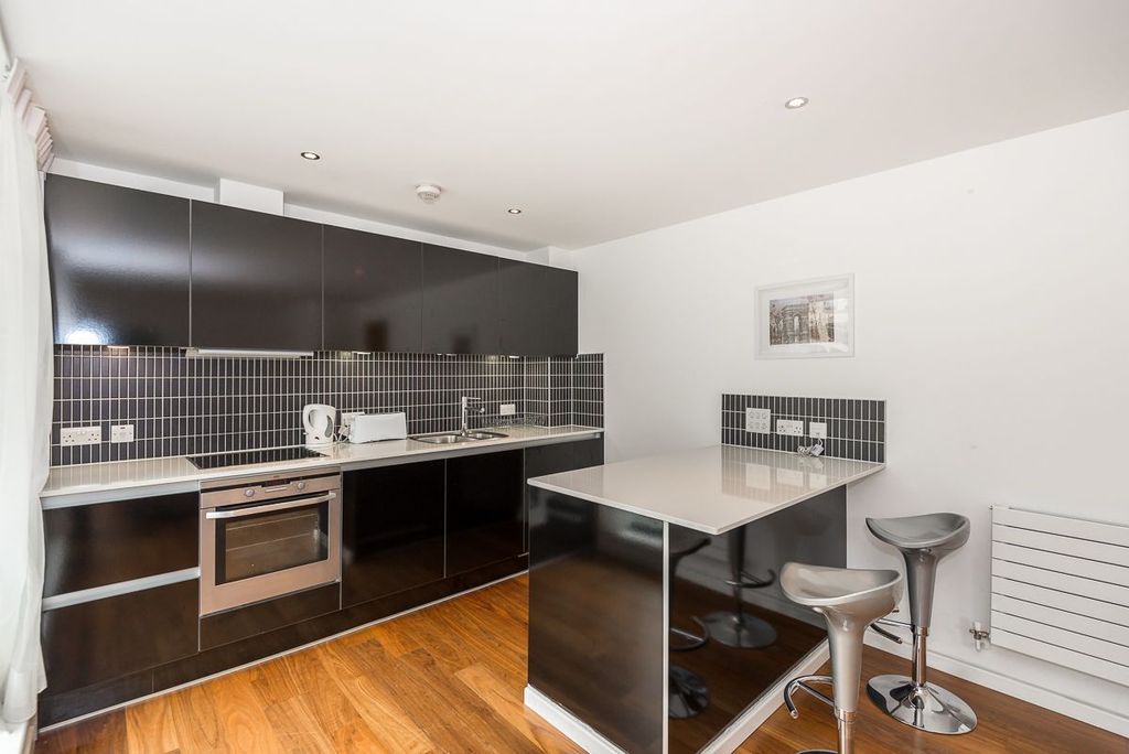 Property photo 2 of 8 Fitted Kitchen