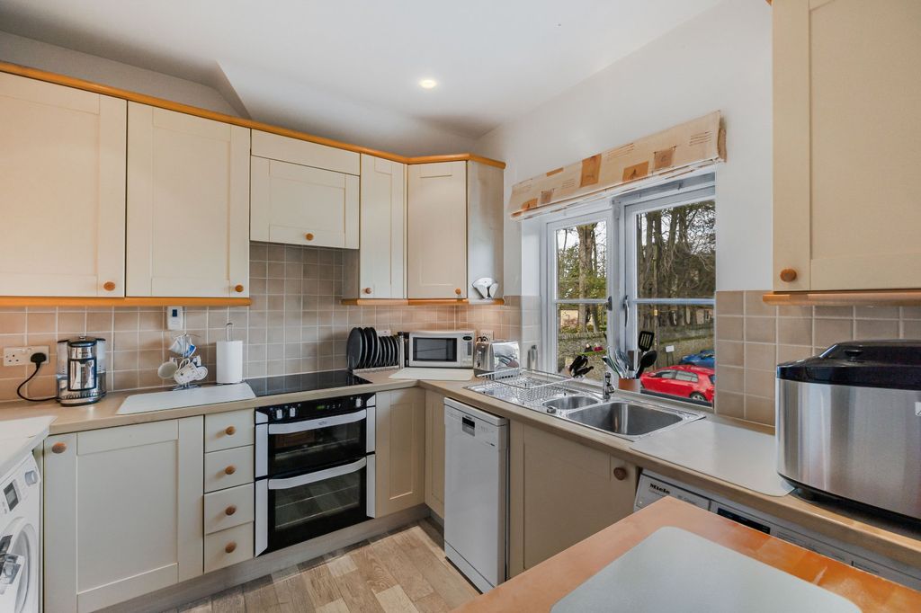 Property photo 3 of 21 Kitchen