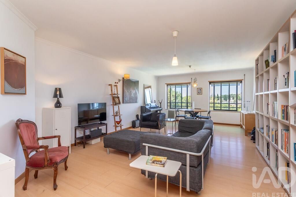 Property photo 2 of 35