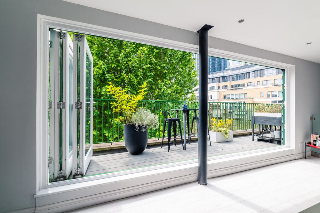 Property photo 2 of 33 F8_Mitre_Street_008_Lowres.Jpg