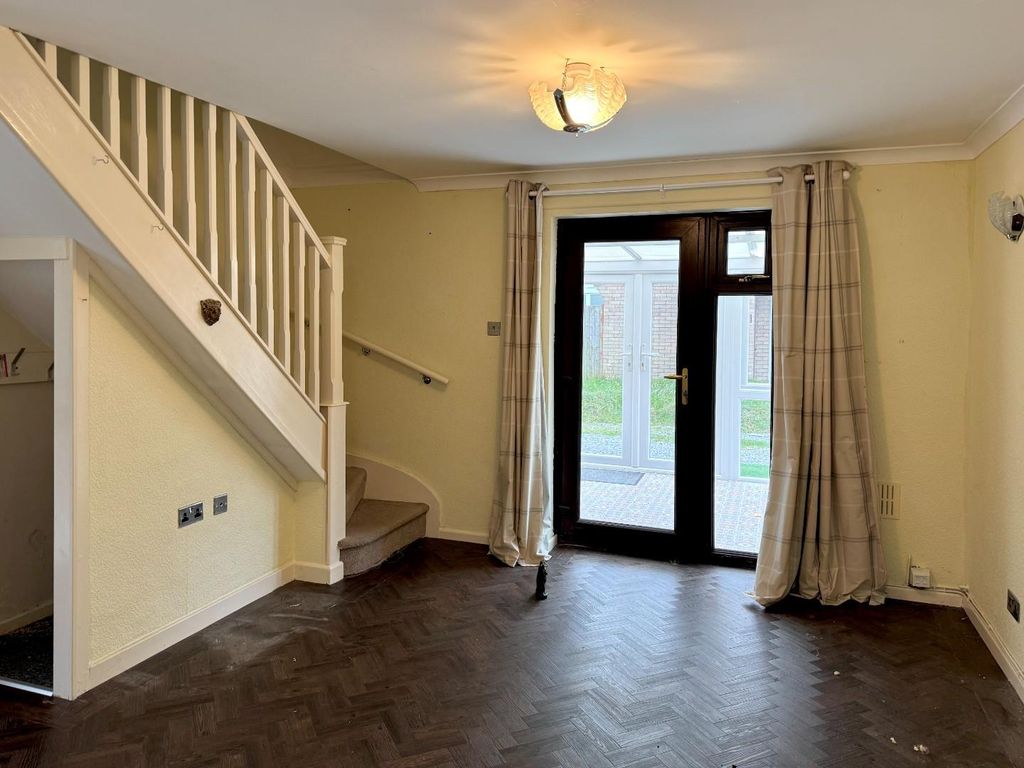 Property photo 2 of 12 Lounge