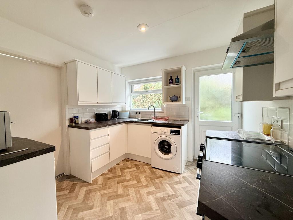 Property photo 3 of 18 Kitchen