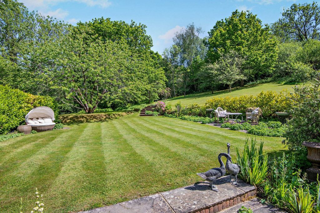 Property photo 2 of 20 Gardens