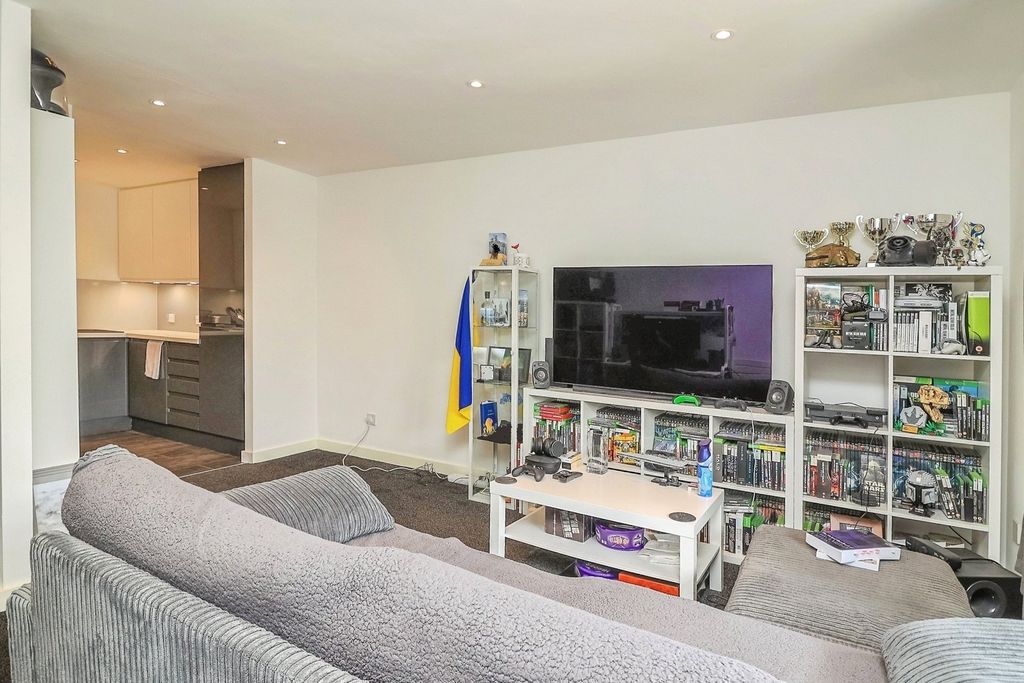 Property photo 2 of 14 Picture No. 17