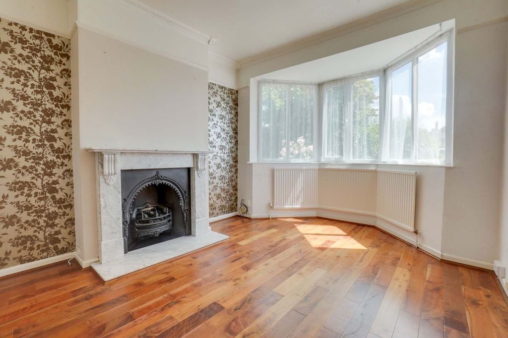 Property photo 2 of 38