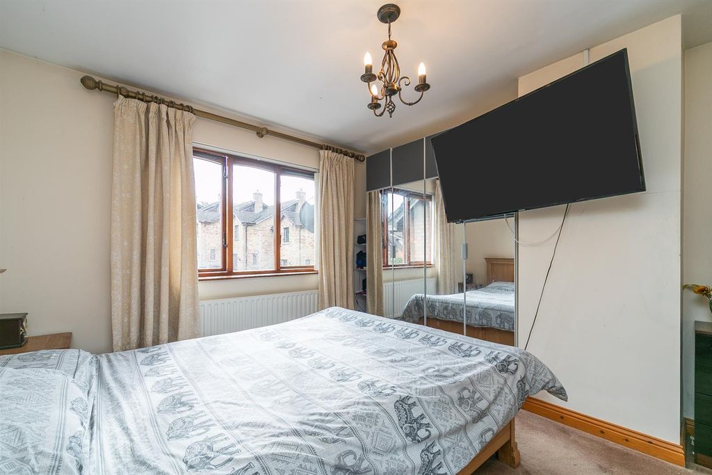 Property photo 3 of 25 17 Burn Brae Mews 03.Jpg
