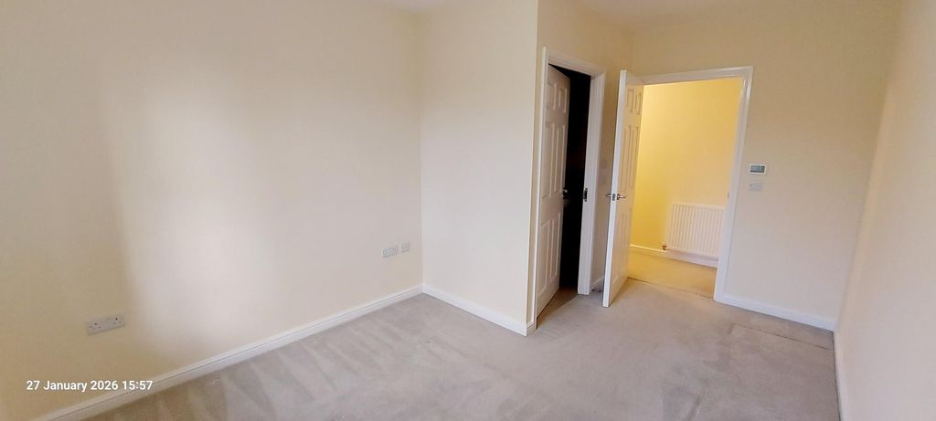 Property photo 3 of 16 Main Bedroom