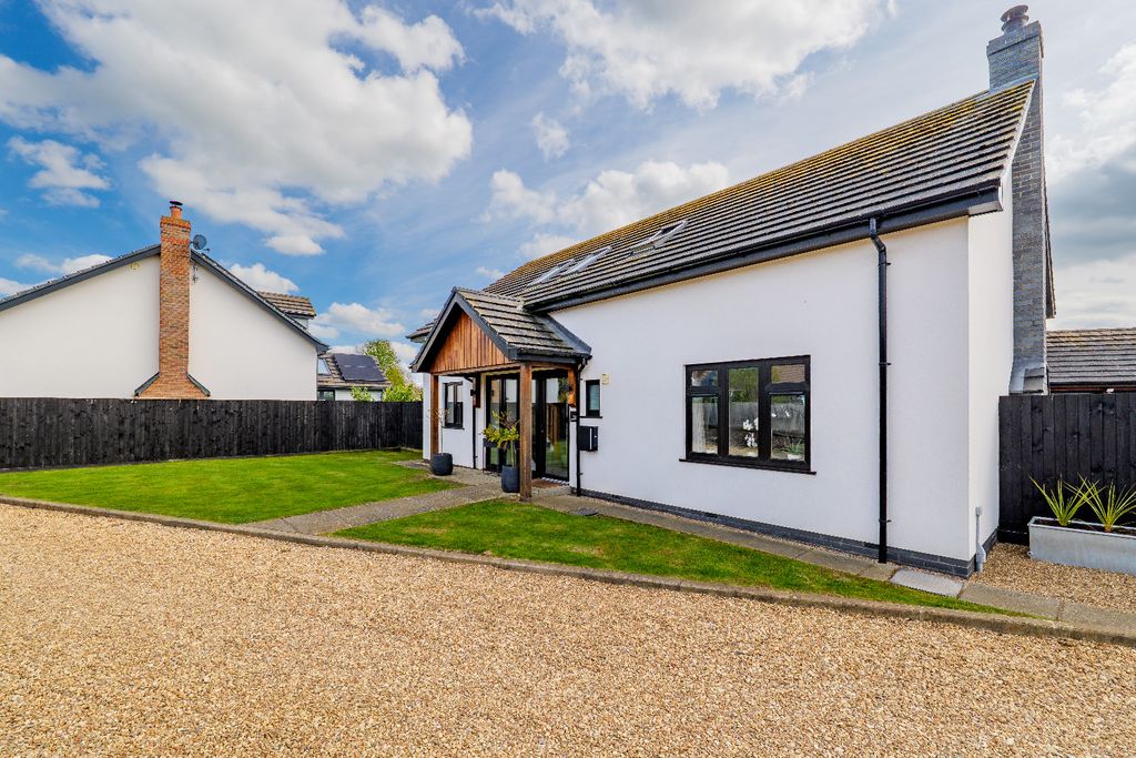 Property photo 2 of 32 3825053