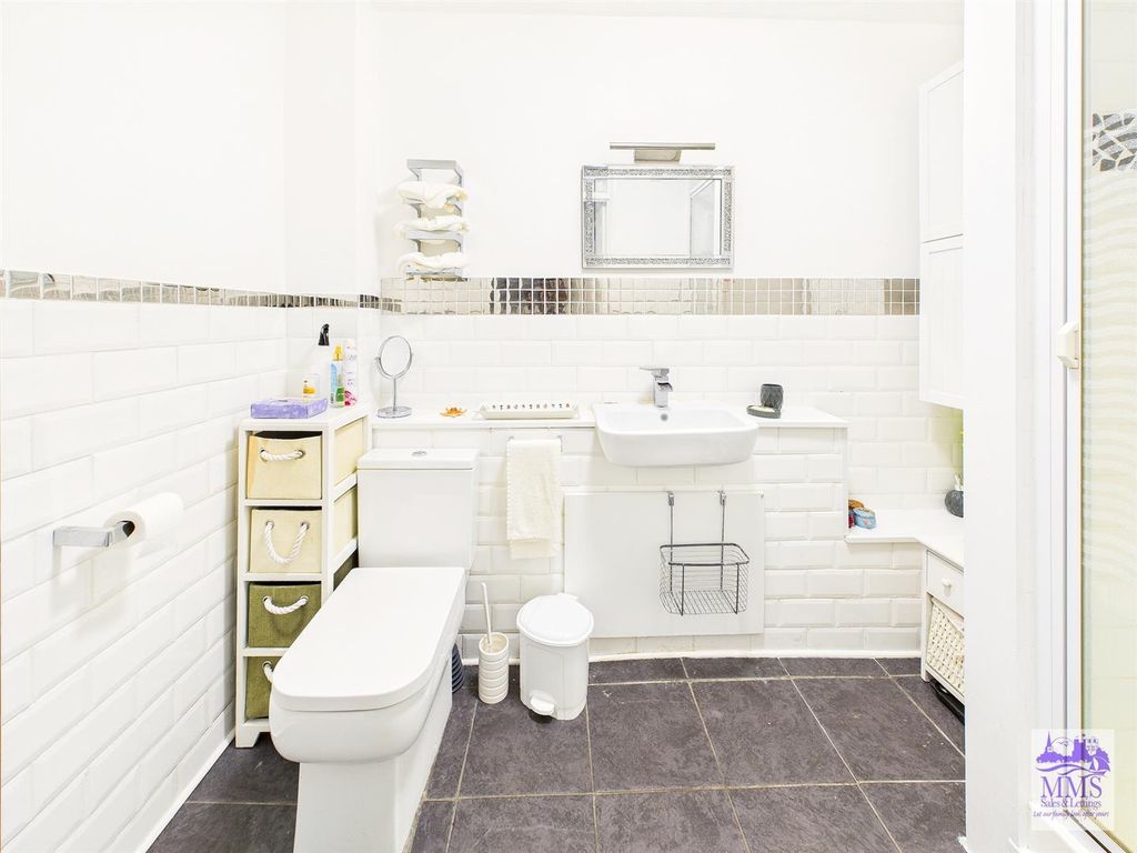 Property photo 3 of 10 Cam04098G0-Pr0116-Still002.Jpg