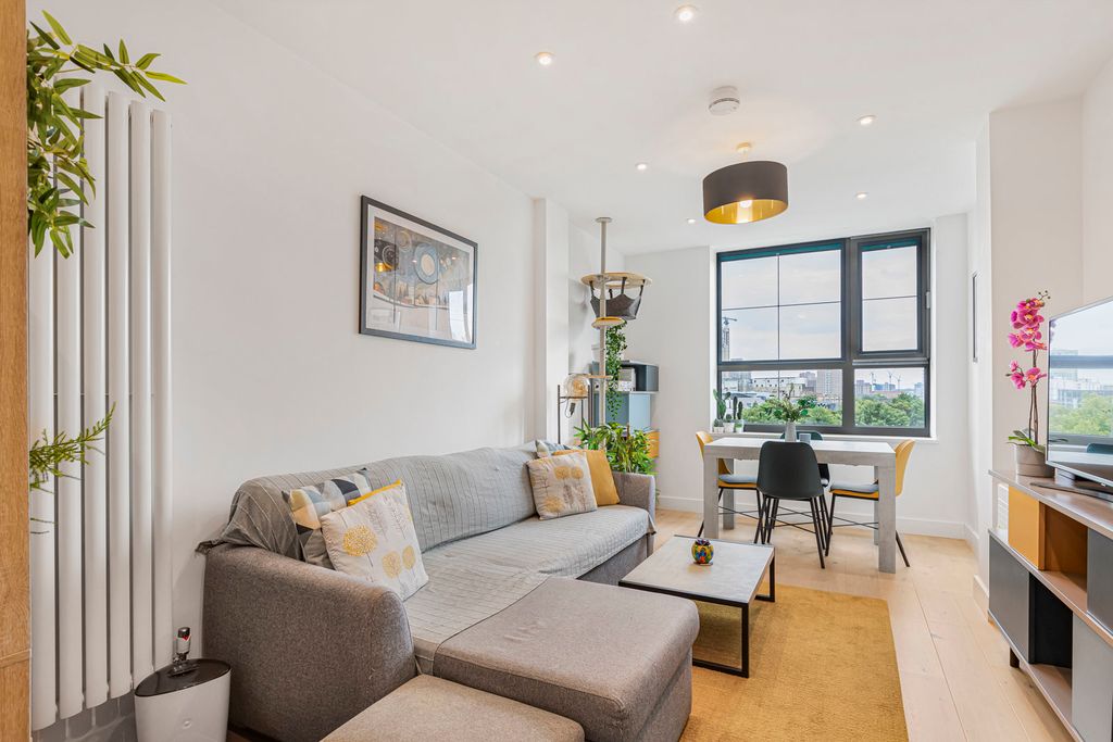 Property photo 1 of 17 Reception Room