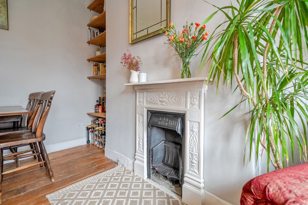 Property photo 2 of 17 1438586-16-69cd10...