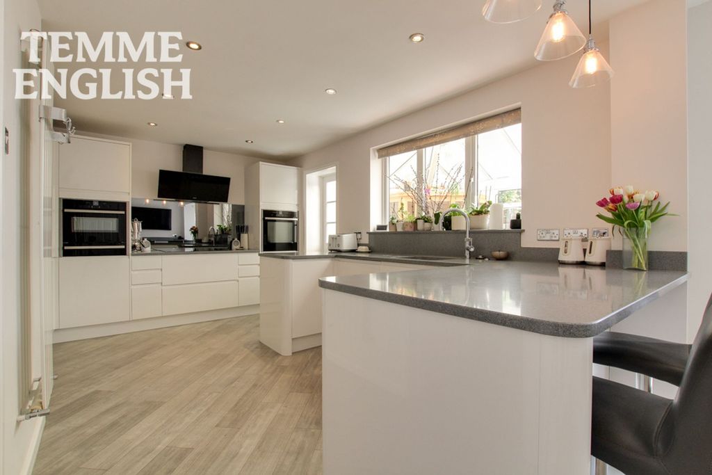 Property photo 3 of 38