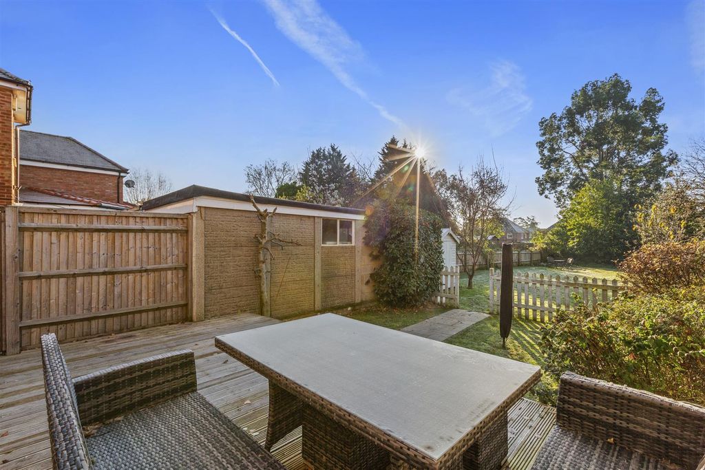 Property photo 2 of 12 Garden