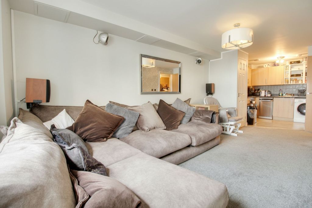 Property photo 3 of 12