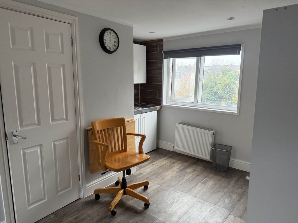 Property photo 2 of 3