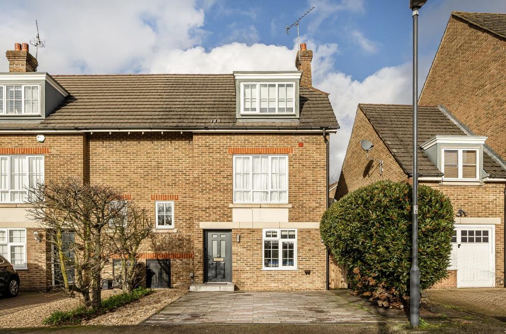 Property photo 1 of 16 Davidson Frost-Wellings, Dfw, Goodhall Close, Stan