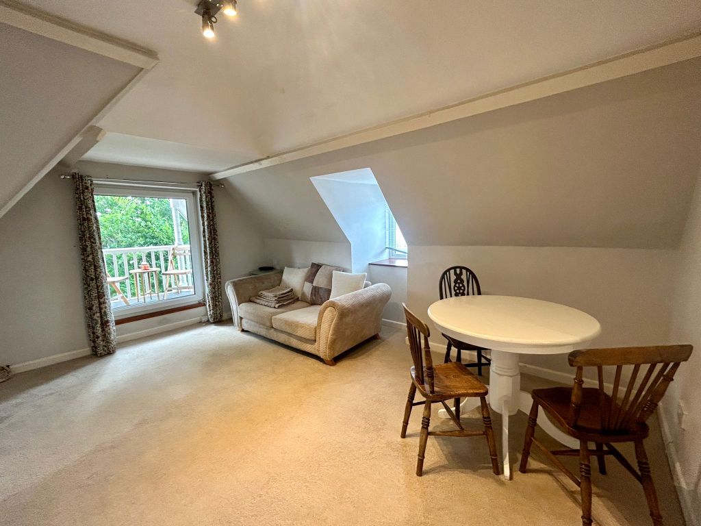 Property photo 3 of 14 Lounge 3