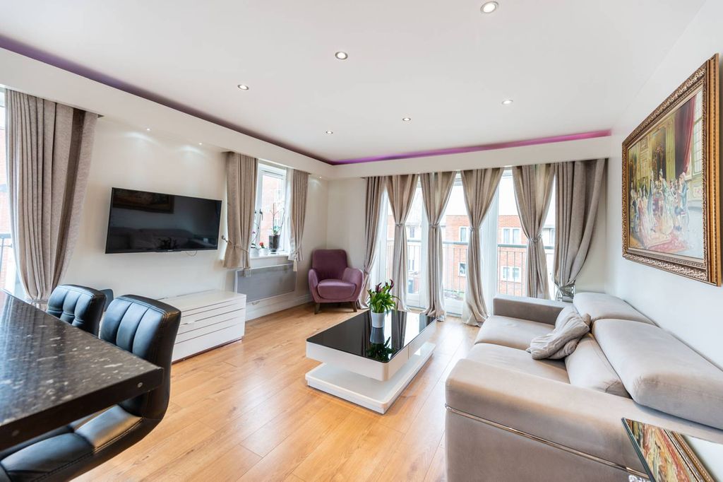 Property photo 3 of 11