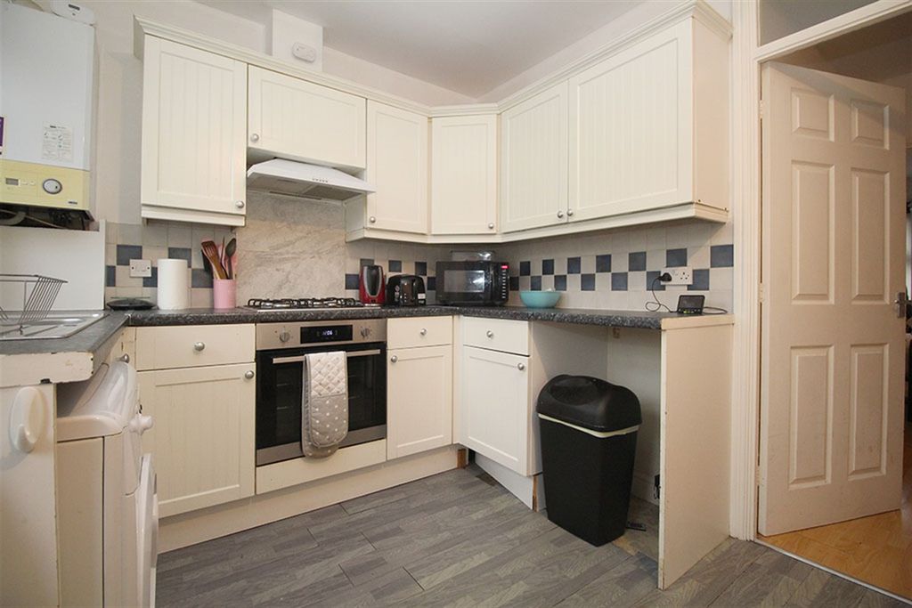 Property photo 3 of 16 Kitchen