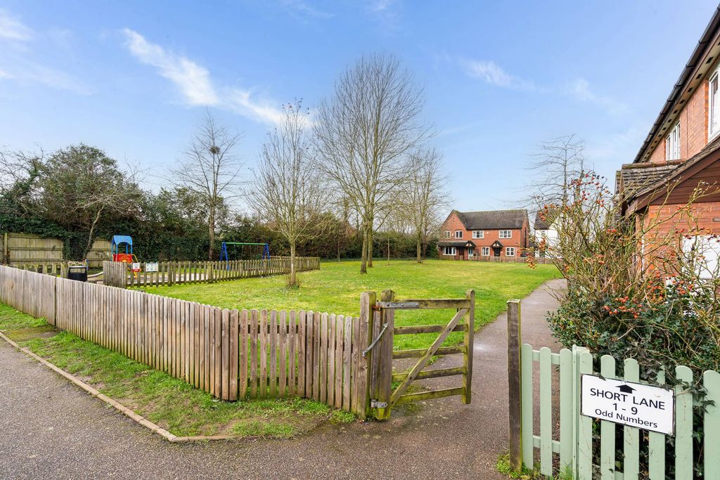 Property photo 3 of 24 5 Short Lane - Image 3