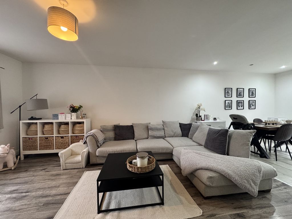 Property photo 2 of 17 Lounge Area