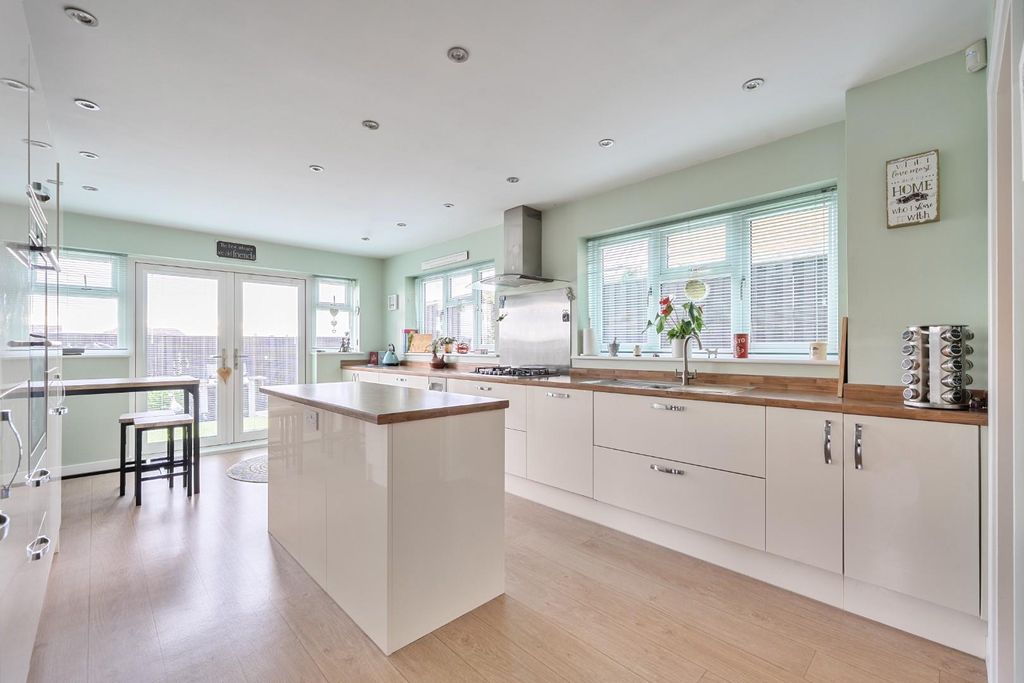 Property photo 1 of 23 1364123-15-68E67B3005Fd6.Jpg