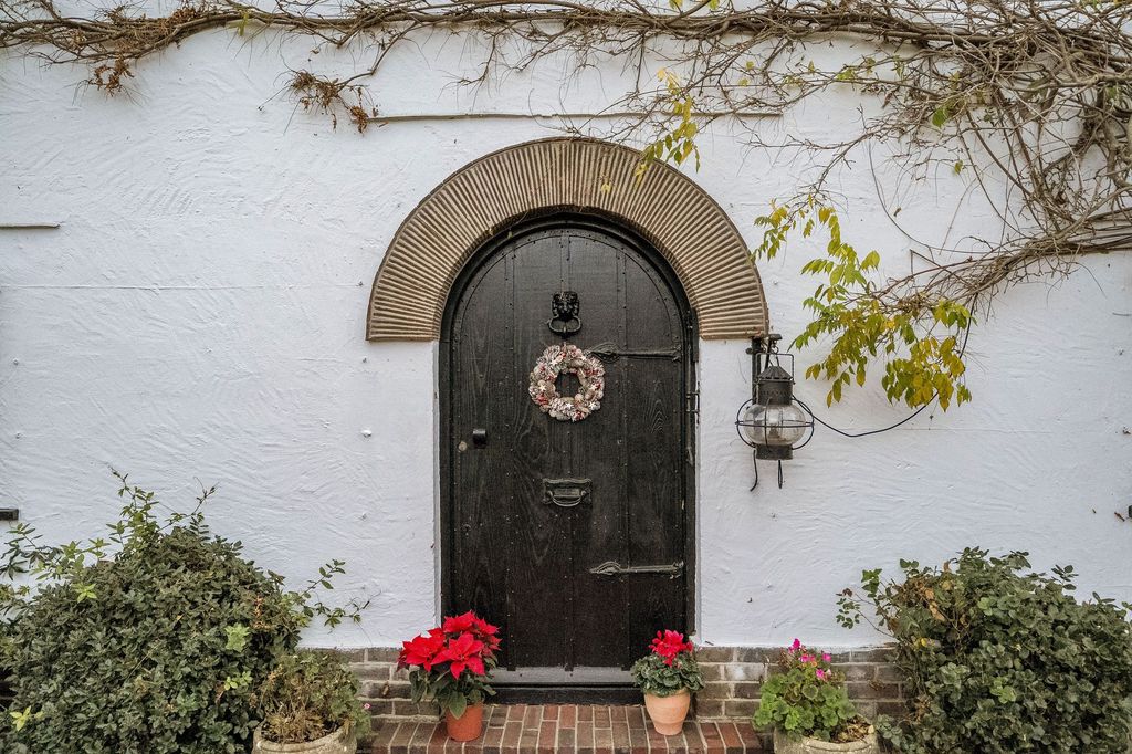 Property photo 2 of 28